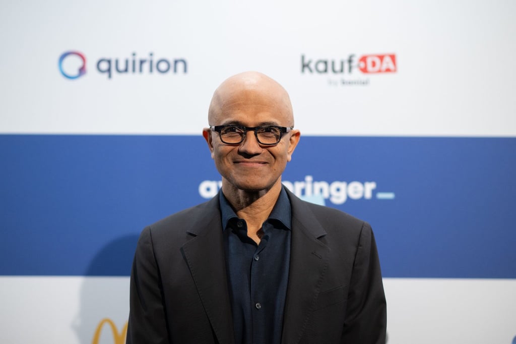 Menschliche Fähigkeiten wie kritisches Denken würden in der Zukunft möglicherweise sogar noch wichtiger werden, prognostiziert der Microsoft-Chef.