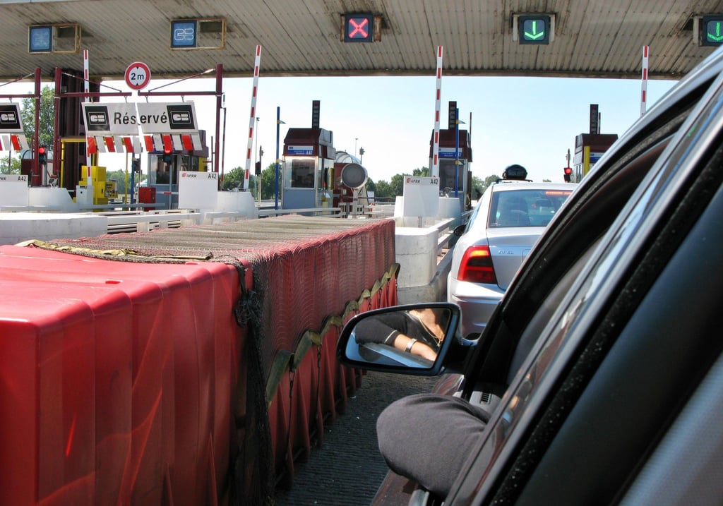 Stop and Go, noch zumindest: Auf Frankreichs Autobahnen erfolgt die Maut-Bezahlung bisher vor allem an beschrankten Stationen.