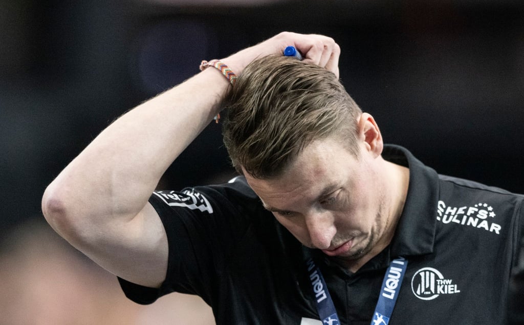 Kiels Trainer Filip Jicha musste mit seinem Team die erste Niederlage in der Champions League hinnehmen.