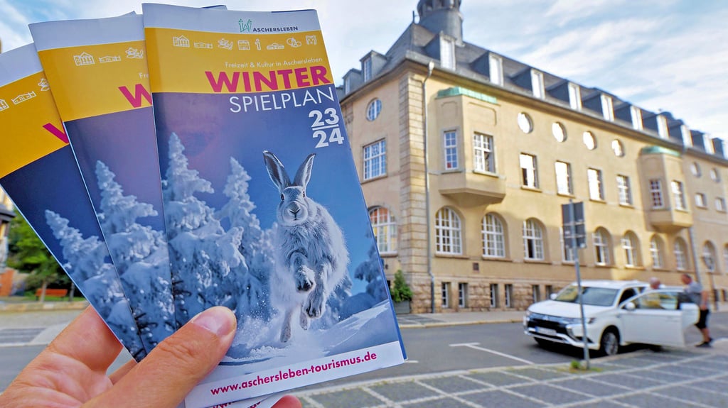 Das Programm der Aschersleber Kulturanstalt für das Winterhalbjahr steckt in diesem handlichen Faltblatt.