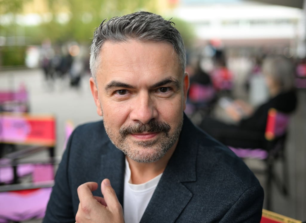 Holger Volland, Autor und KI-Experte, stellt die Chancen, aber auch Risiken von KI heraus.