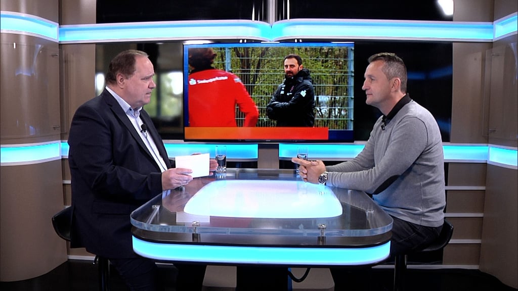 Thomas Sobotzik stellt sich im TV Studio in Halle den Fragen von Torsten Grundmann zur Situation beim Drittligisten. Kein leichtes Gespräch für HFC-Sportchef Sobotzik.