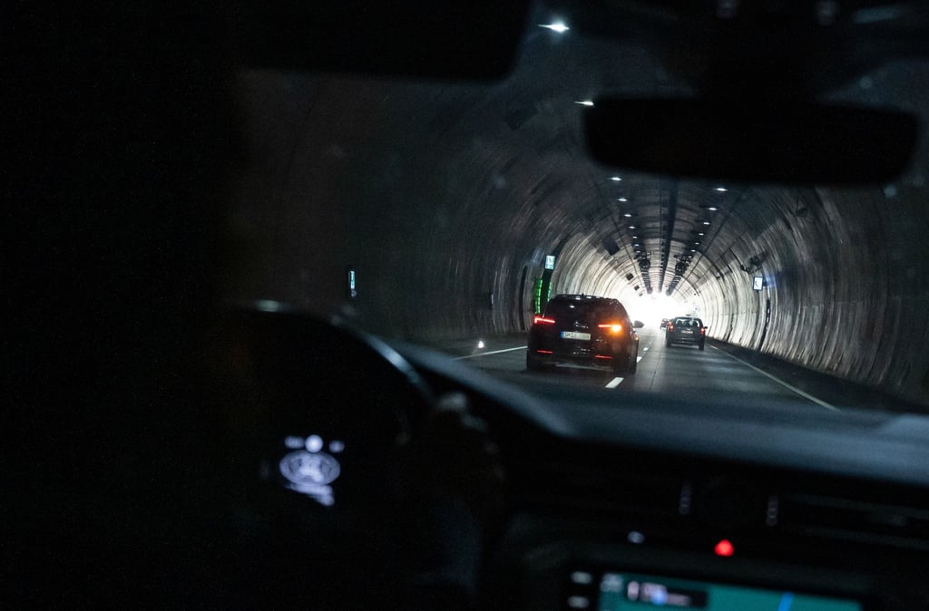 Bei Stau, Panne oder Brand in einem Tunnel ist besonnenes Verhalten besonders wichtig.