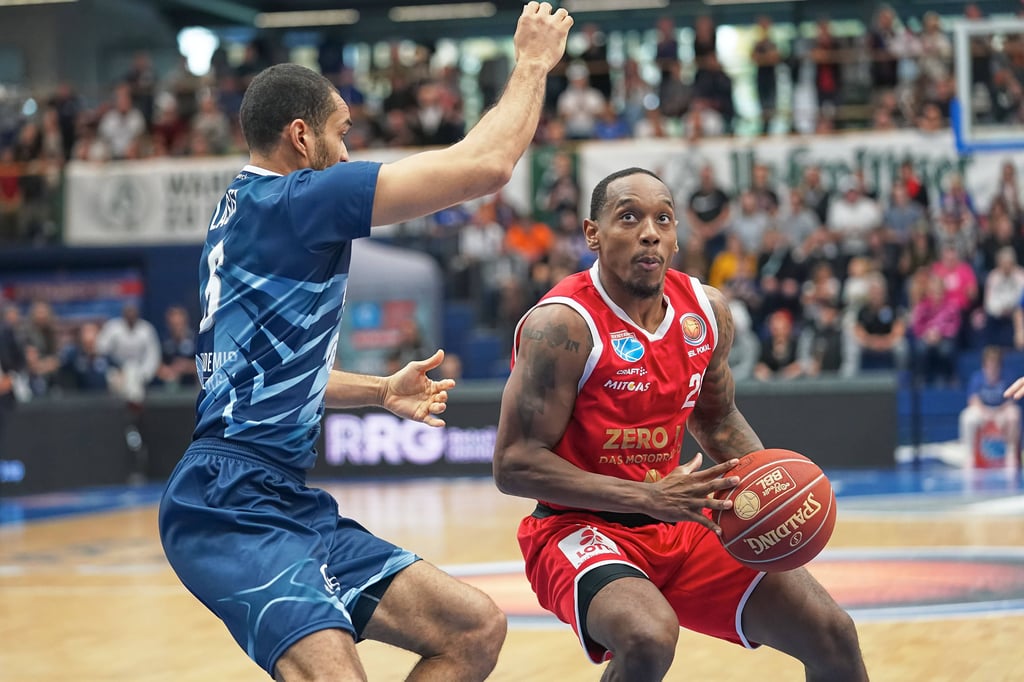 Diante Baldwin (r.) überzeugt für den Syntainics MBC.