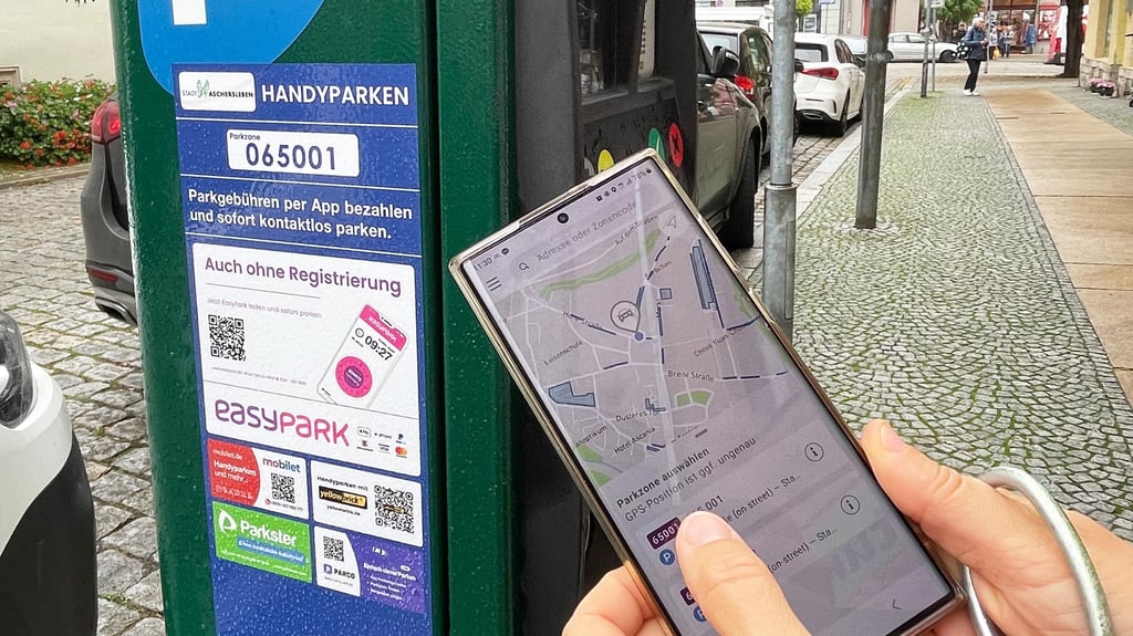 Ab sofort können Parkgebühren auch über das Handy entrichtet werden.