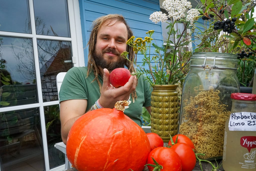 Marcel Bornkampf aus Haldensleben gibt Tipps, was man zum Ende der Gartensaison mit Gemüse, Obst und Kräutern so alles machen kann.