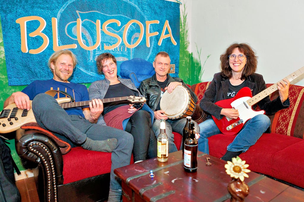 Die Blues,- Soul- und Funkband Blusofa probt einmal pro Woche auf dem Ziegenhof in Schleckweda.