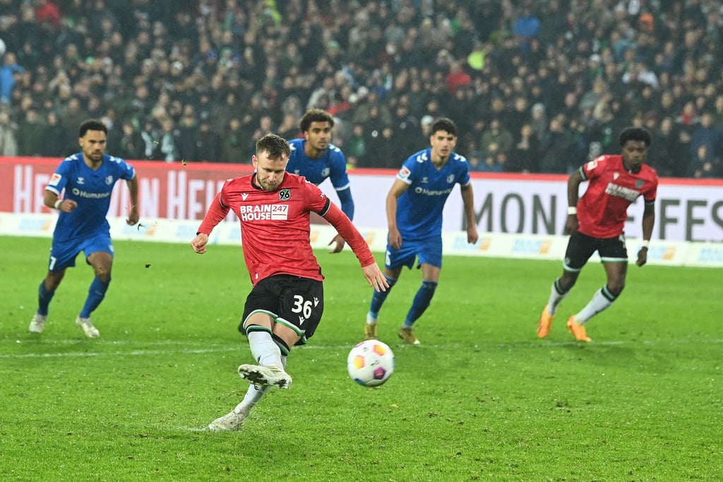 Cedric Teuchert traf per Elfmeter zum 2:1 für Hannover.