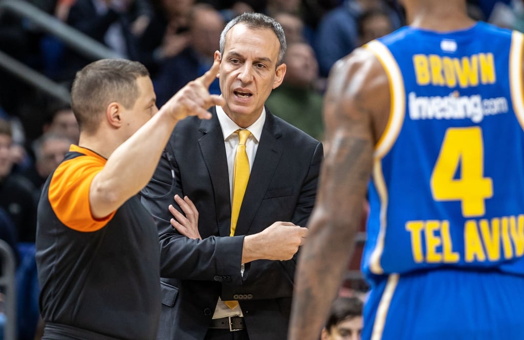 Headcoach Oded Kattash von Maccabi Tel Aviv. Das Team und andere israelische Basketball-Vereine ziehen wegen des Konflikts vorübergehend nach Zypern um.