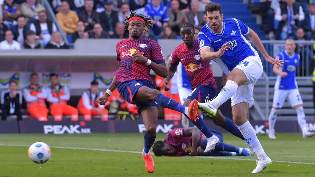 Wilde Partie: Mohamed Simakan gegen Luca Pfeiffer.