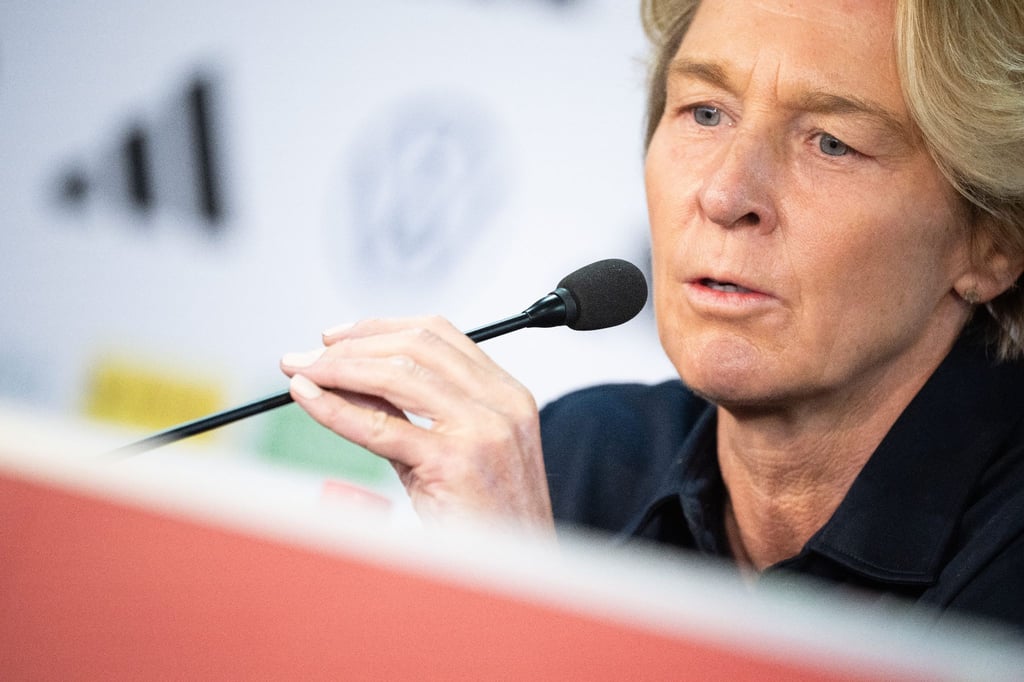 Martina Voss-Tecklenburg ist nach Angaben ihres Ehemannes nicht mehr krankgeschrieben.