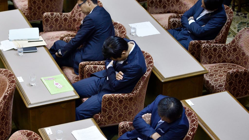 日本は慢性的な睡眠不足に悩まされている