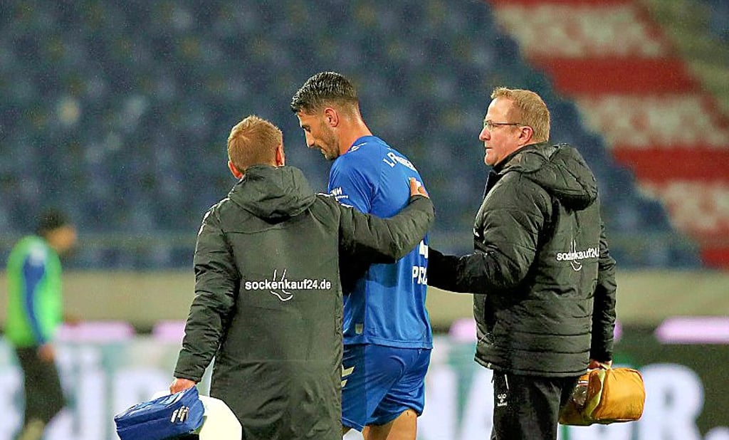 Wurde verletzt ausgewechselt: Abwehrspieler Cristiano Piccini (M.).