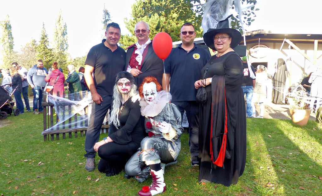 Halloween beim Schießverein Freischütz Greppin: Einige Gäste und Vereinsmitglieder hatten sich gruselig verkleidet.