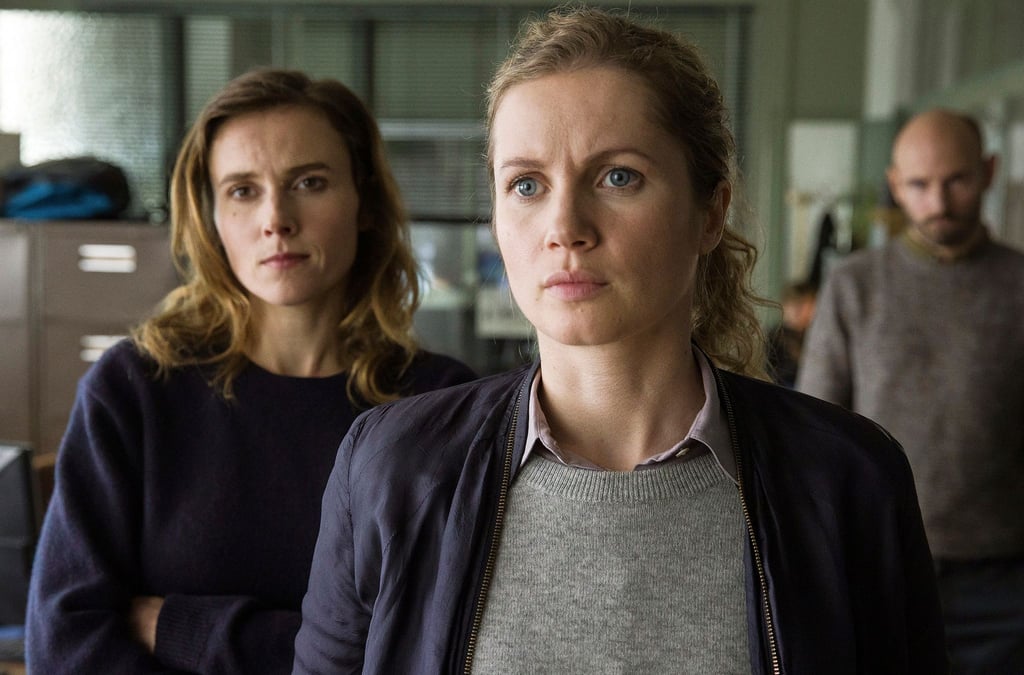 Leonie Winkler (Cornelia Gröschel, r) und Karin Gorniak (Karin Hanczewski) versuchen gemeinsam, den Hergang der Tat zu rekonstruieren.