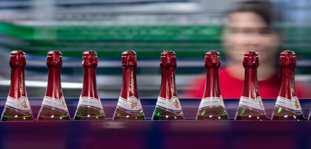 Rotkäppchen-Mumm will sparen und plant einen Stellenabbau in der Unternehmensgruppe.