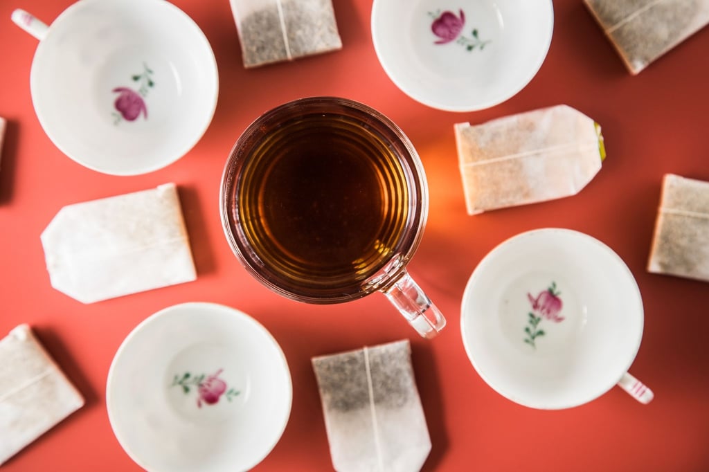 Wer seinen Schwarzen Tee sicher frei von Spritzgift-Spuren haben will, der sollte zu Bio-Produkten greifen.