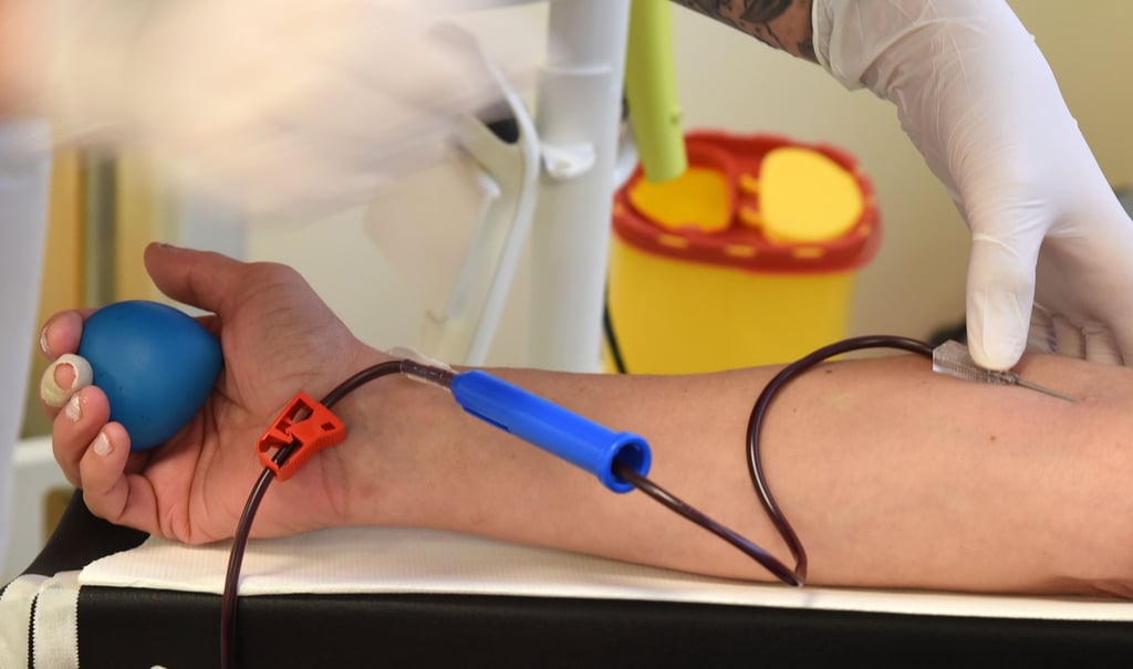 Für die Immuntherapie wird Patienten erst Blut abgenommen und einige Tage später werden die gewonnenen dendritischen Zellen gespritzt.