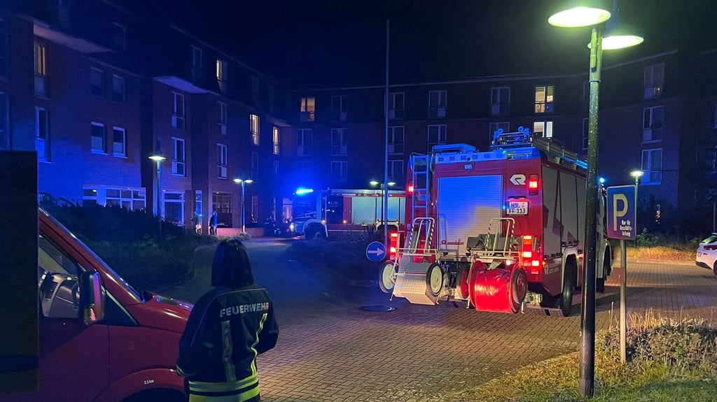 Die Haldensleber Feuerwehr rückte am frühen Montagmorgen zweimal zum Eleos-Seniorenpflegeheim aus.