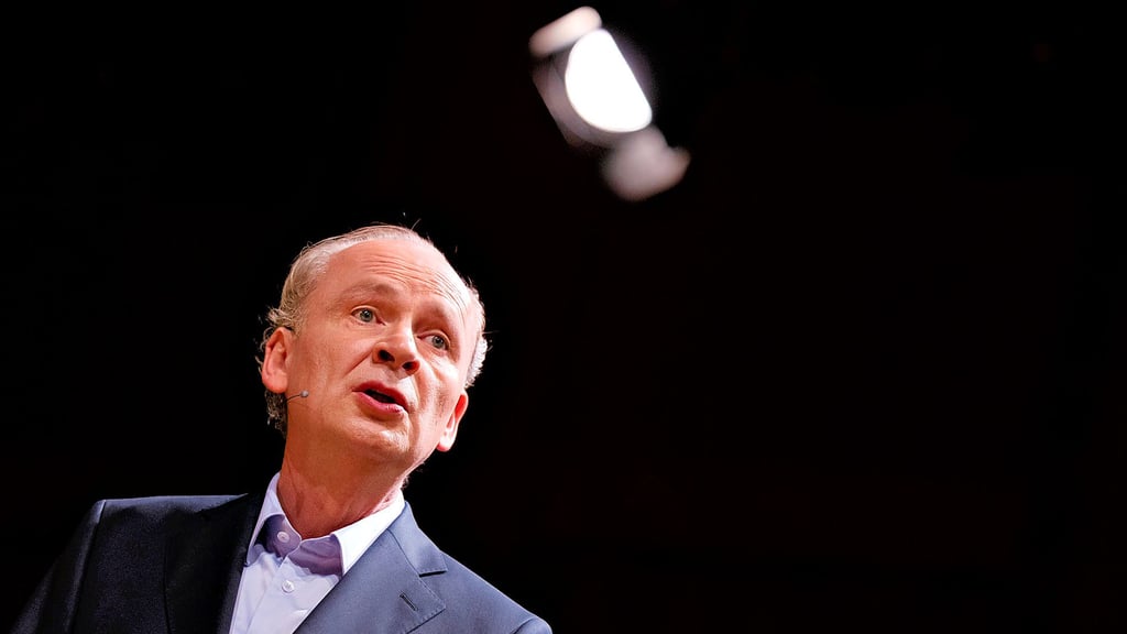 Schriftsteller Ferdinand von Schirach: Mit seinem Theatermonolog „Regen“ gastiert er auf den großen Bühnen.