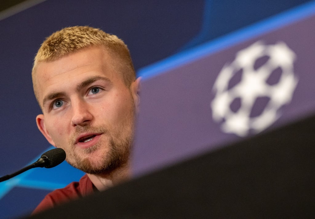 „Mein Job ist, fit zu sein und fit zu bleiben und meine Arbeit auf dem Platz zu machen“, sagt Matthijs de Ligt vom FC Bayern München.