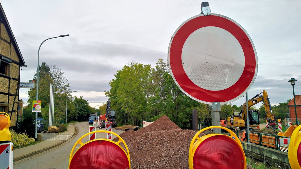 Am Hellbach in Benzingerode wird gebaut. Deshalb ist die Ortsdurchfahrt von Blankenburg nach Wernigerode gesperrt.