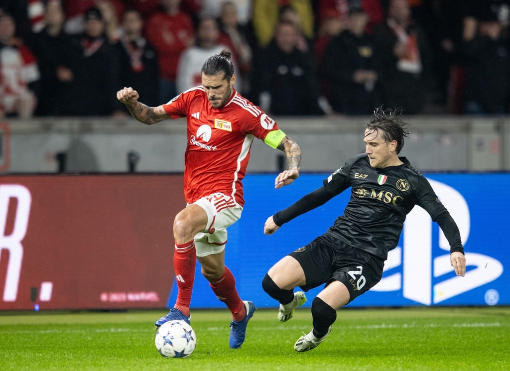 Kapitän Christopher Trimmel (l) und seine Unioner kassierten die neunte Pflichtspiel-Niederlage in Serie.