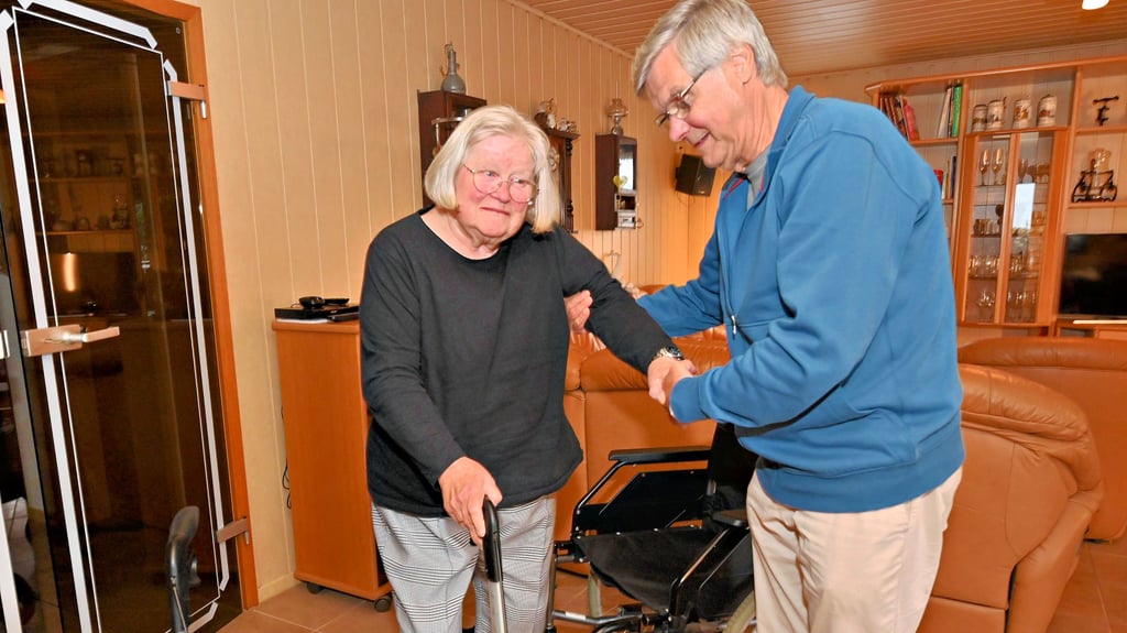 Regina Umlauft leidet unter anderem an Multipler Sklerose und Epilepsie. Ihr Mann Herbert kümmert sich um sie.