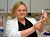 Hausärztin Beatrice Gotthelf  aus Weißenfels spürt ein sinkendes Interesse an Impfungen gegen Corona und Grippe.
