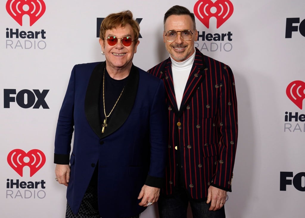 Elton John (l) und David Furnish bei den iHeartRadio Music Awards in Los Angeles.