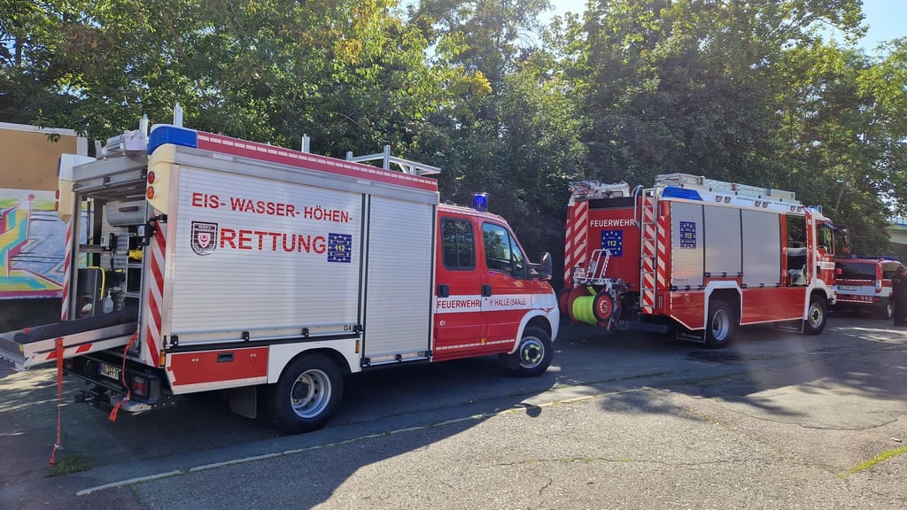 In Halle wurde eine tote Person in der Saale gefunden. Vor gerade einmal zwei Monaten hat sich ebenfalls an der Stadtschleuse ein ähnliches Unglück ereignet. Damals folgte eine intensive Suche nach der gesichteten Person.