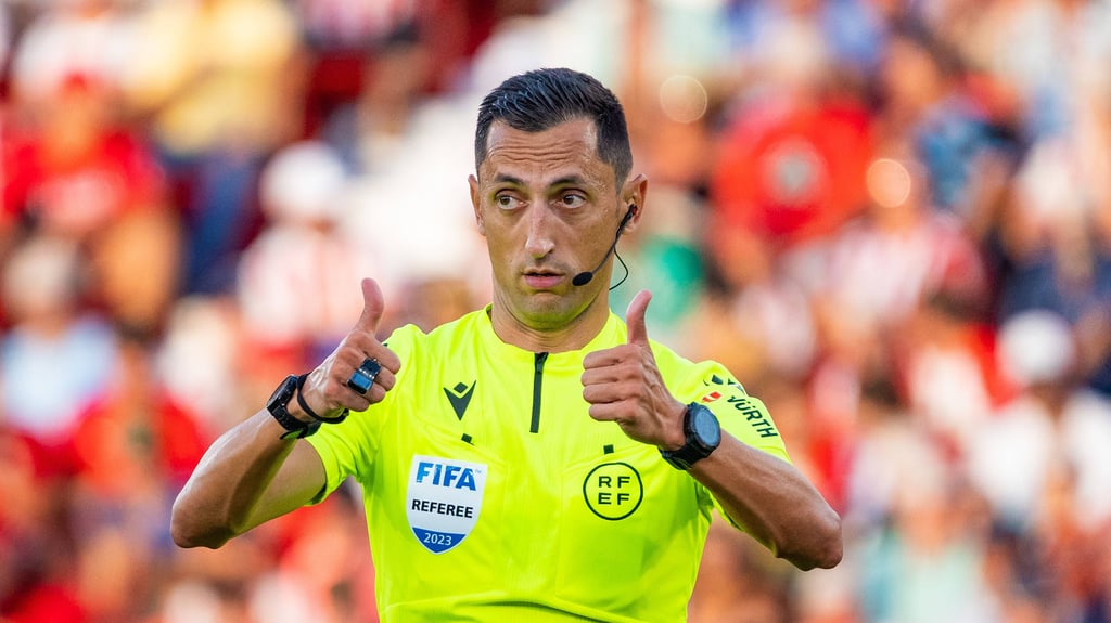 Schiedsrichter José Maria Sánchez ist international sehr erfahren und pfeift am Mittwochabend erstmals in Leipzig.
