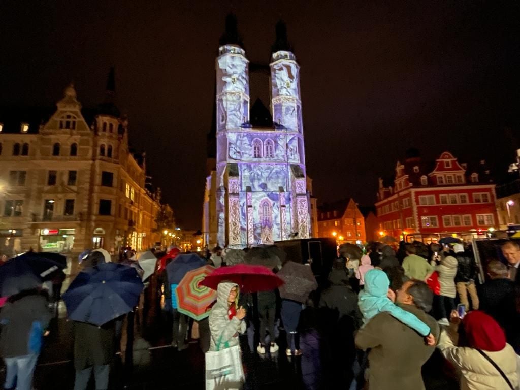 „Pulse“, eine Lichtinstallation des spanischen Künstlers Filip Roca und eigens für „Silbersalz“ geschaffen, hatte zur Eröffnung des Festivals Premiere.