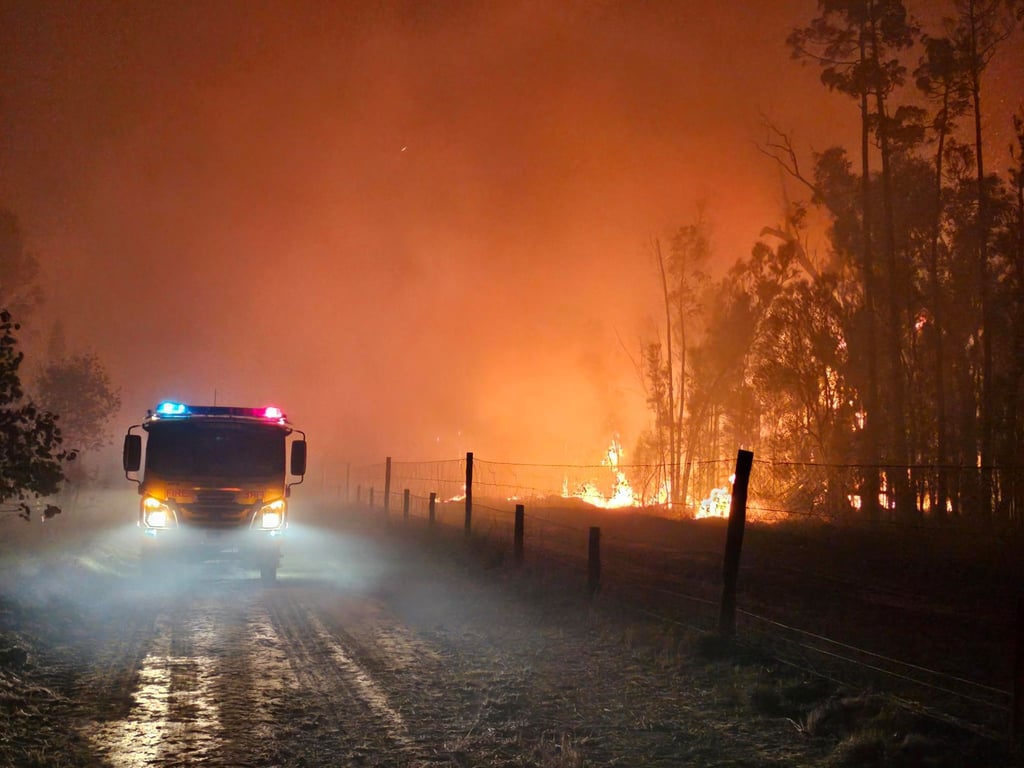 Buschbrände toben bei Millmerran im australischen Queensland.