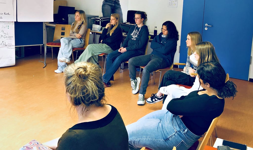 Überlegen, diskutieren und verwerfen: Ehe die Geschichte auf dem Storyboard Gestalt annimmt und rund wird, will viel nachgedacht werden.