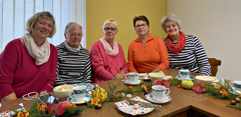 Regina Farsky (Mitte) und ihr Helfer-Team Andrea Gries, Gabi Rohde, Marina Peyerl und Ingrid Köhler (von links).