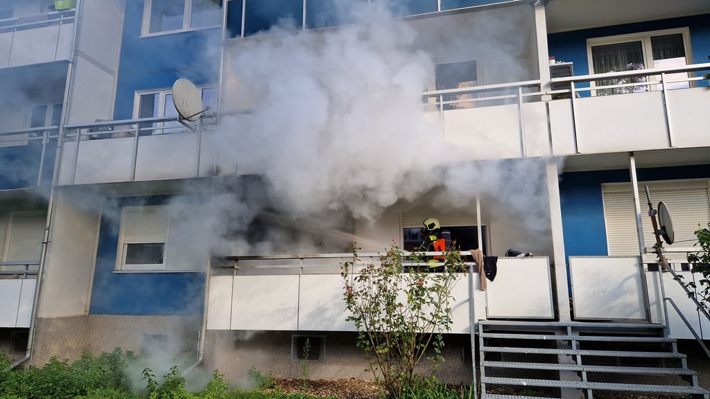 Auf dem Balkon im Ernst-Barlach-Ring brannten Gegenstände.