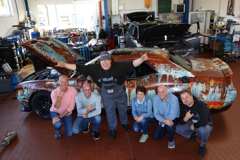 Niclas Scholz, von vielen „Fischi“ genannt, hat von seinen Kollegen der Autowerkstatt Fritz in Oppin tollen Rückhalt: Sie drücken ihm die Daumen.