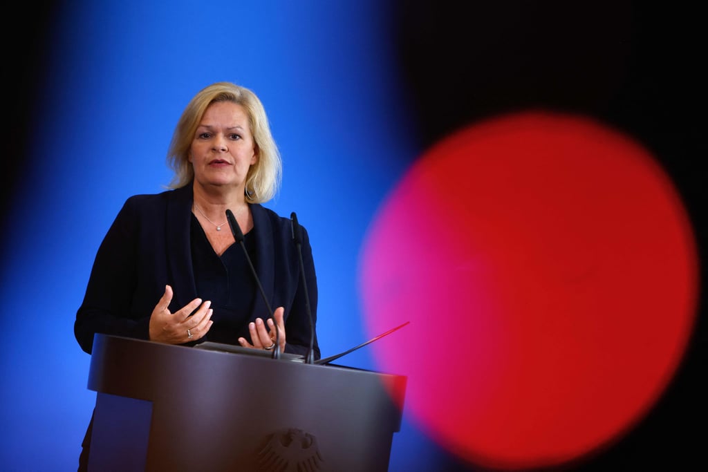 Bundesinnenministerin Nancy Faeser (SPD) wil abgelehnte Asylbewerber schneller abschieben.
