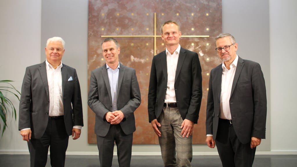 Streben die engere Zusammenarbeit an: Sven Langner (Geschäftsführer Elisabeth Vinzenz Verbund), Markus Füssel (Geschäftsführer Krankenhaus Martha-Maria Halle-Dölau), Peter Pfeiffer (Geschäftsführer Krankenhaus St. Elisabeth und St. Barbara) und Hans-Martin Niethammer (Vorstandsvorsitzender Diakoniewerk Martha-Maria) (von links)
