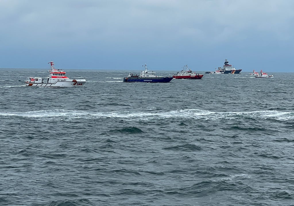 Suche nach vermissten Seeleuten nach der Kollision zweier Frachter in der Nordsee.