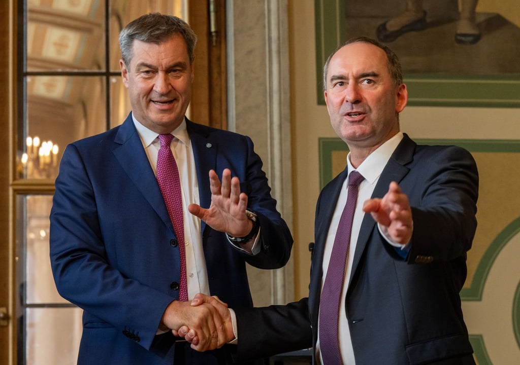 Hubert Aiwanger (r) und Markus Söder sind sich einig.