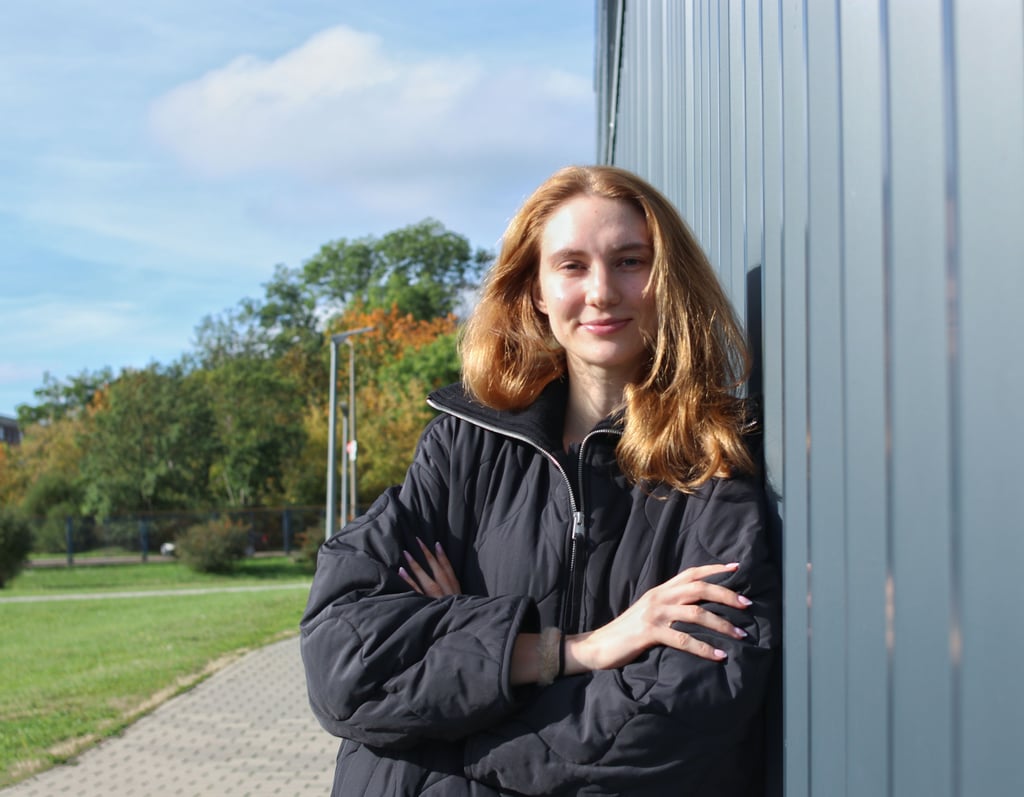 Aleksandra Makurat vor der SWH-Arena in Halle, ihrer neuen sportlichen Heimat