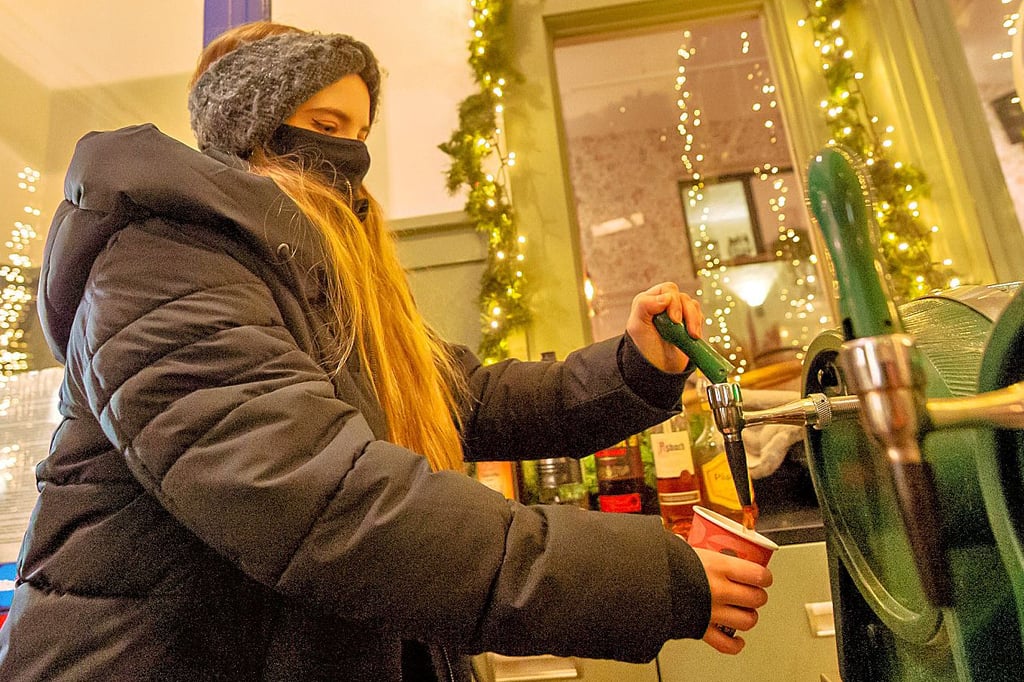 Saisonarbeiter auf den Weihnachtsmärkten sind ein rares Gut.
