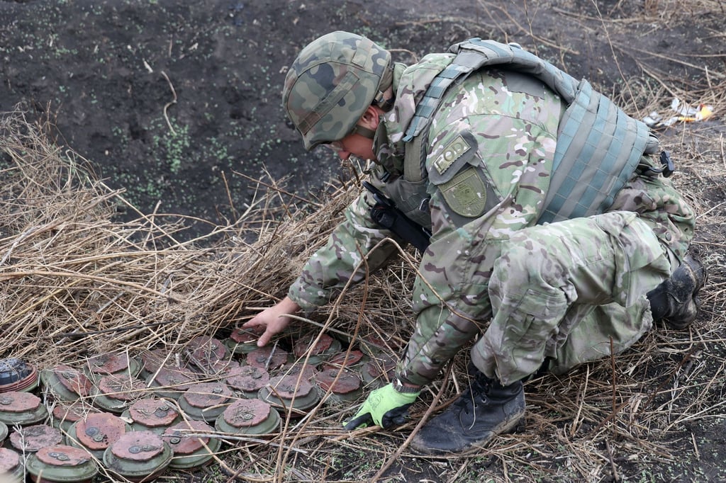 Ein Soldat der Kampfmittelabwehr (Explosive Ordnance Disposal, EOD) bei der Arbeit.