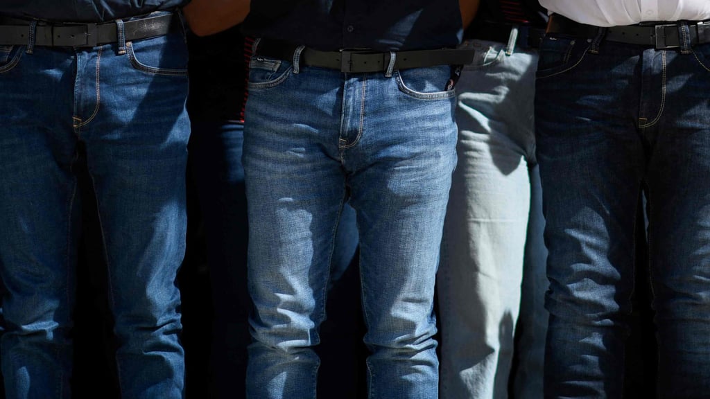 Alle in Deutschland verkauften Mustang-Jeans gehen bisher durch die Hände der Mitarbeiter von Meyer und Meyer in Wittenberge. Damit soll ab 2024 Schluss sein