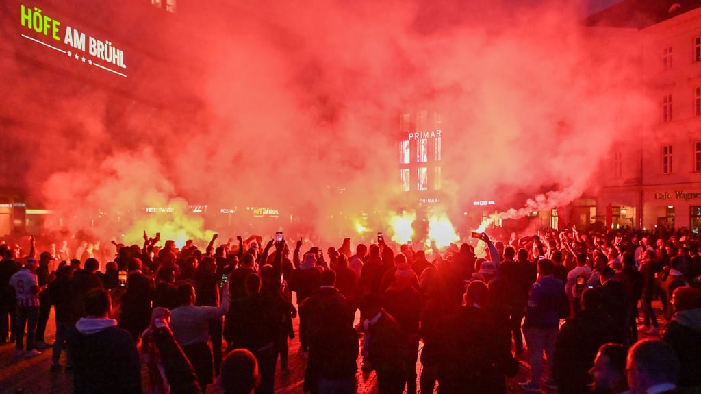 Belgrad Fans Prügeln Sich Polizei Ermittelt Nach Rb Spiel