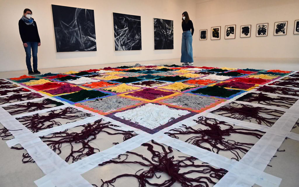 Eine Ausstellung im Kunstmuseum Kloster Unser Lieben Frauen. Könnte hier 2024 auch eine Ausstellung über "Frauen in Magdeburg" gezeigt werden?