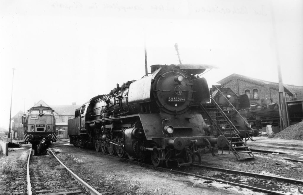 Auf diesem undatierten, vom DB Museum zur Verfügung gestellten Bild ist die Lokomotive 50 3559-7 in Sachsen-Anhalt zu sehen.