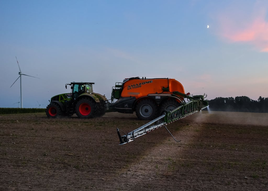 Glyphosat wird meist vor der neuen Aussaat auf den Acker gespritzt, um Unkräuter zu töten.